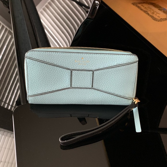 kate spade Handbags - ♠️KATE SPADE Neda Bridge Place Wallet♠️